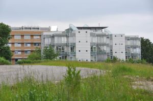 Der Anbau auf der Ostseite des Krankenhauses ist in erster für Mütter und Kinder ausgerichtet